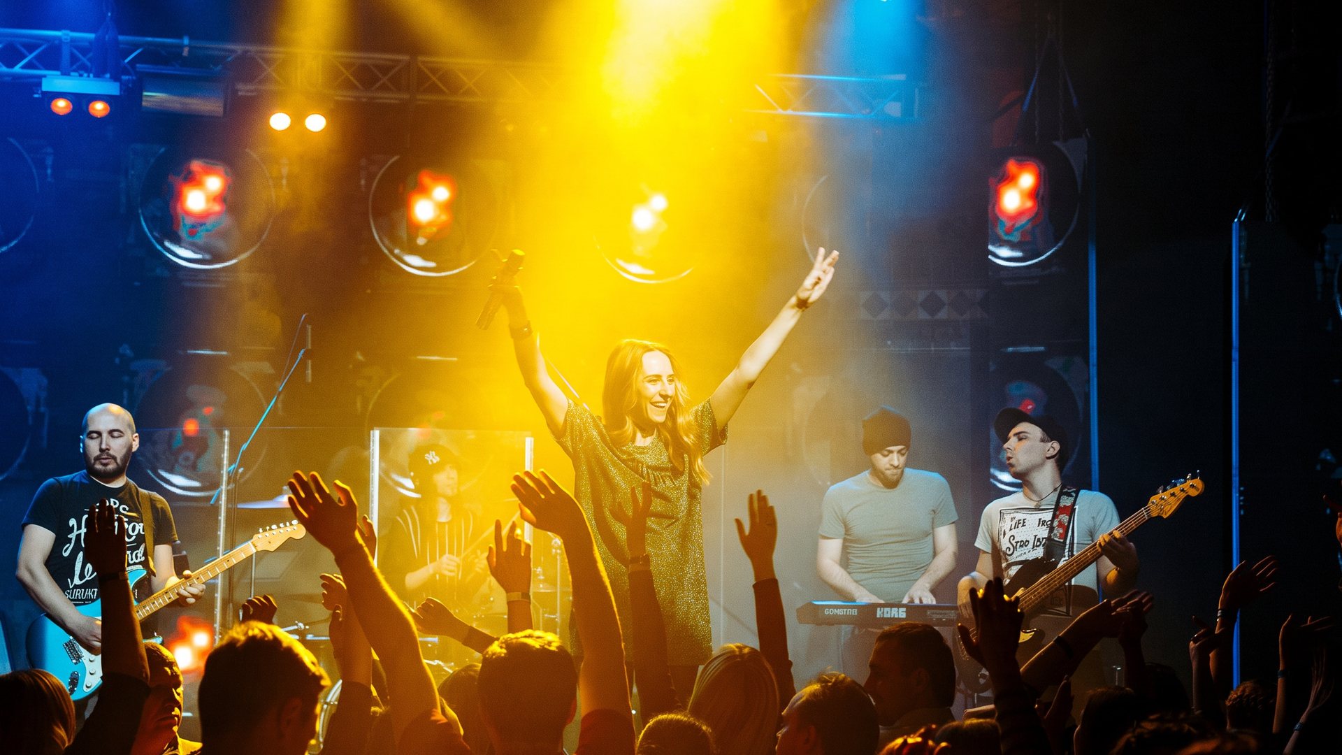Endorphin Live band on stage
